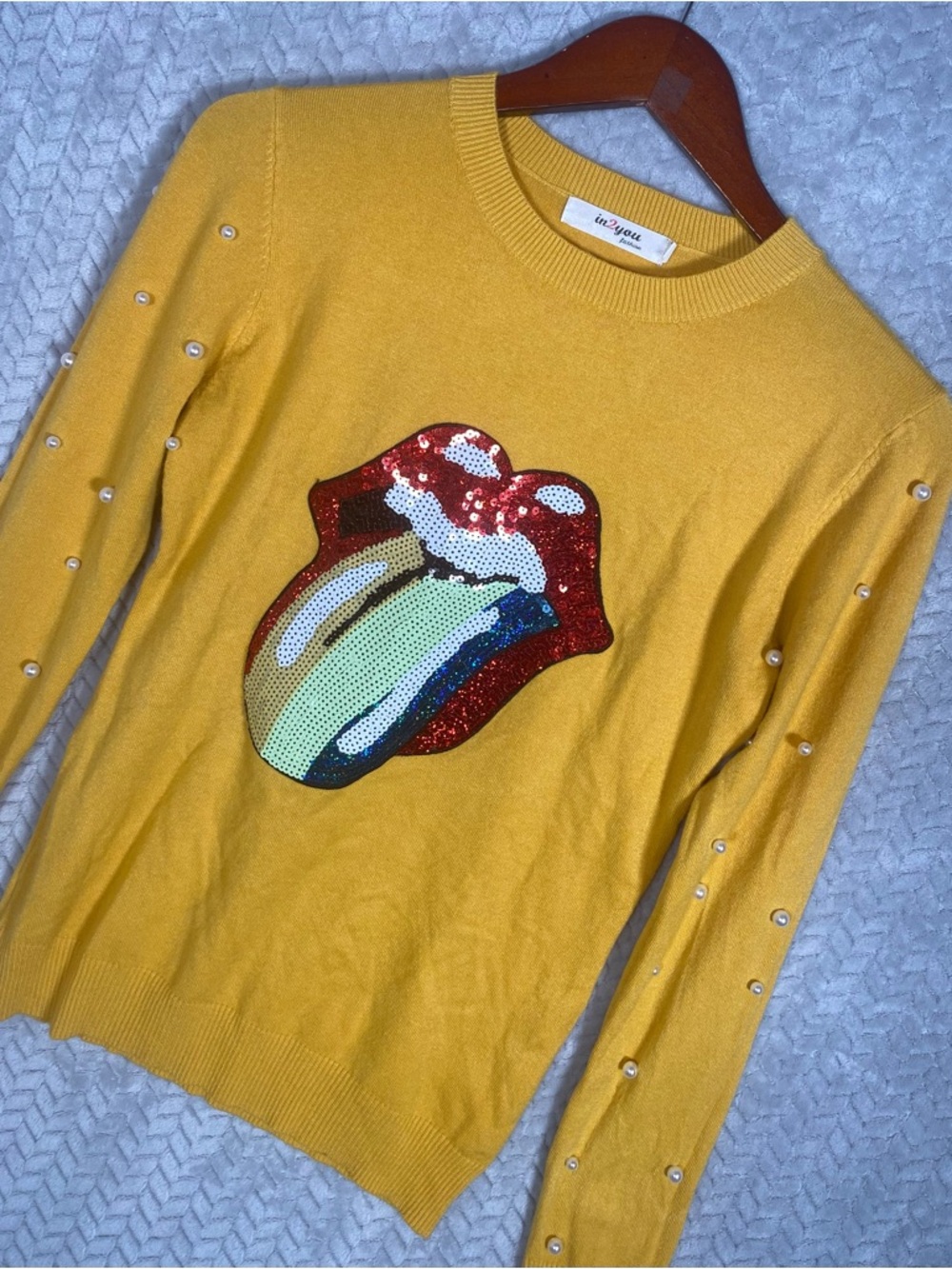 In2You Fashion Sequin Lips Pearl Detail Crewneck Sweater Mustard Size M